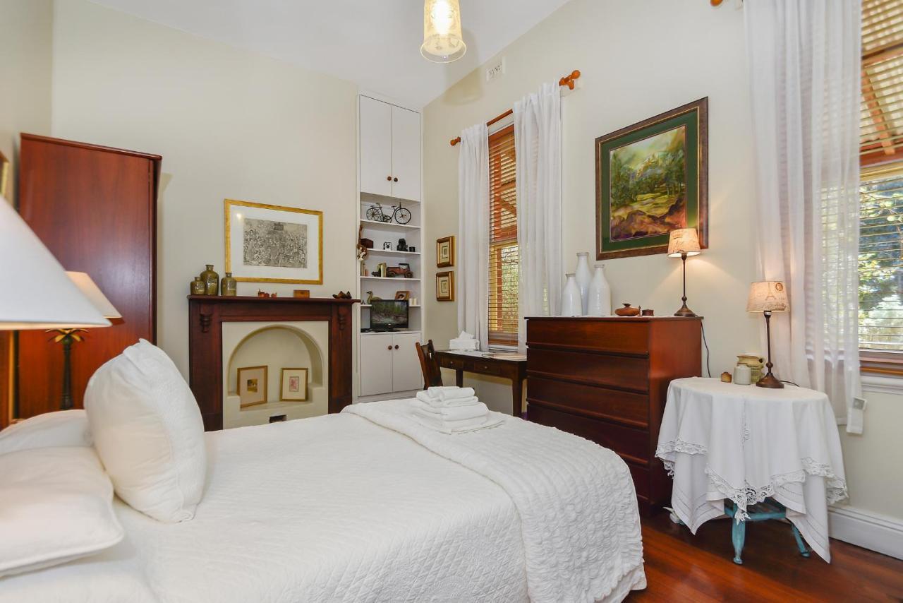 Ford House Bed & Breakfast ブリッジタウン エクステリア 写真